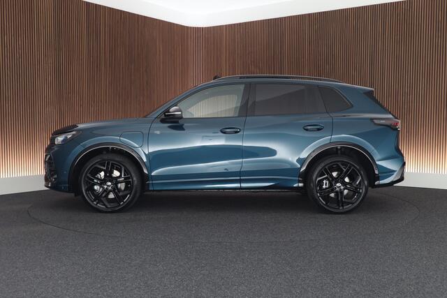 Volkswagen TIGUAN 1.5 eHybrid 272pk R-Line Edition Black Style Leder Trekhaak 360Camera HUD Keyless Massage Virtual Cockpit Panoramadak Carplay