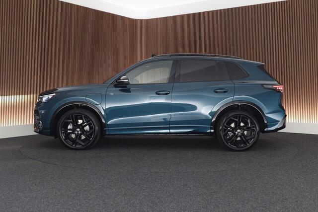 Volkswagen TIGUAN 1.5 eHybrid 272pk R-Line Edition Black Style Leder Trekhaak 360Camera HUD Keyless Massage Virtual Cockpit Panoramadak Carplay