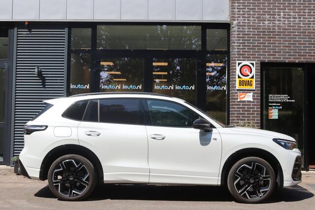 Volkswagen TIGUAN 1.5 eHybrid 272pk R-Line Black Style Pano/Leder/IQ.Light HD/360/Headup/HK/Keyless/ACC/DCC/Elek. stoelen/Dodehoek/20"/Trekhaak wegkl.