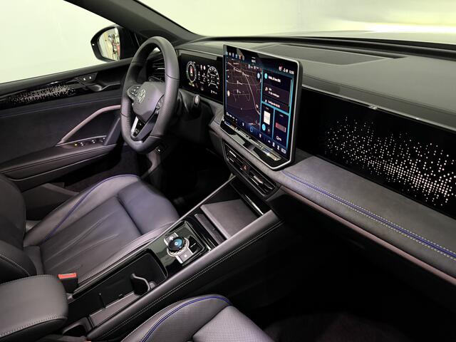 Volkswagen TIGUAN 1.5 eHybrid R-Line Edition Plug-in Panoramadak, 360 Camera, Trekhaak, Leder, Head-up display, Elektrische achterklep, Winterpakket, Memory stoelen, 2 jaar garantie