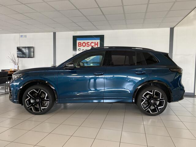 Volkswagen TIGUAN 1.5 eHybrid R-Line Edition 272 PK Full Option, Panoramadak , Headup , Dynamic Light, Trekhaak, Leer , Massage stoelen