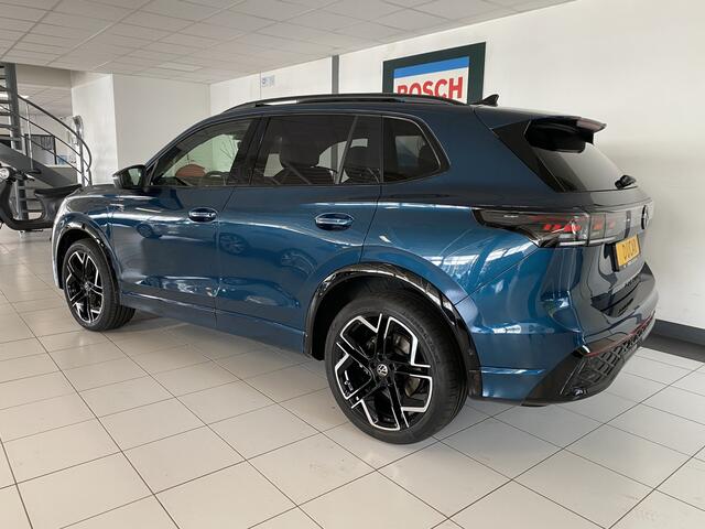 Volkswagen TIGUAN 1.5 eHybrid R-Line Edition 272 PK Full Option, Panoramadak , Headup , Dynamic Light, Trekhaak, Leer , Massage stoelen