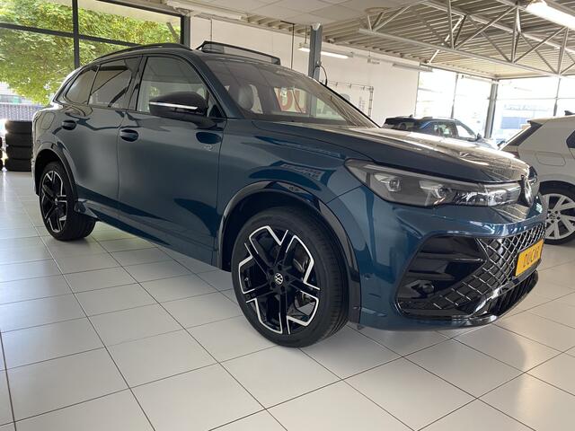 Volkswagen TIGUAN 1.5 eHybrid R-Line Edition 272 PK Full Option, Panoramadak , Headup , Dynamic Light, Trekhaak, Leer , Massage stoelen