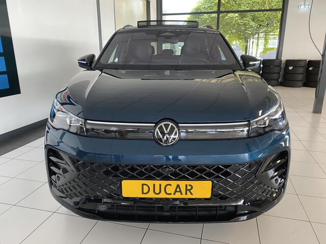 Volkswagen TIGUAN 1.5 eHybrid R-Line Edition 272 PK Full Option, Panoramadak , Headup , Dynamic Light, Trekhaak, Leer , Massage stoelen