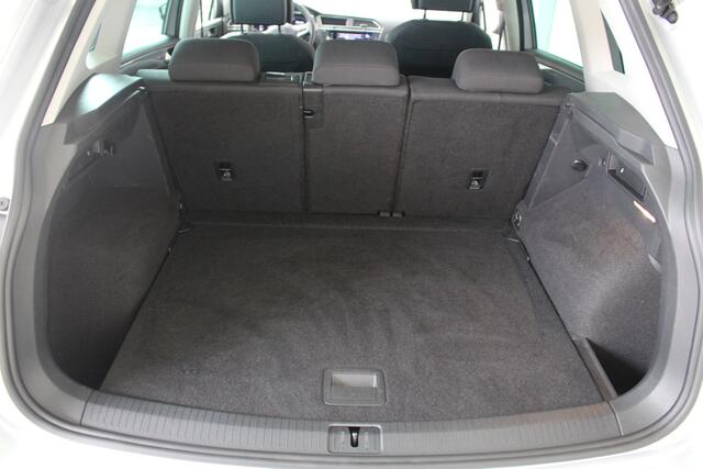Volkswagen TIGUAN 1.5 TSI Life Navigatie | Trekhaak | Parkeercamera | All Season Banden