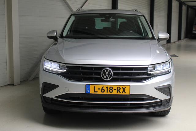 Volkswagen TIGUAN 1.5 TSI Life Navigatie | Trekhaak | Parkeercamera | All Season Banden