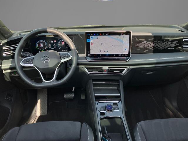 Volkswagen TIGUAN 1.5eHybrid 150kW/204PK Elegance · Panoramadak · Trekhaak · Massagefunctie · Apple/Android Car Play · Garantie t/m 07-09-2030 of 100000km.