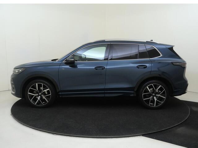 Volkswagen TIGUAN 1.5 eTSI R-Line Business | 360 camera | Head-up display | Keyless | Harman/Kardon | Stoel- en stuurwielverwarming | Navigatie | Dodehoekdetectie | Parkeerassistent |