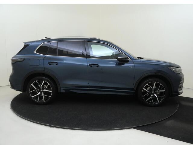 Volkswagen TIGUAN 1.5 eTSI R-Line Business | 360 camera | Head-up display | Keyless | Harman/Kardon | Stoel- en stuurwielverwarming | Navigatie | Dodehoekdetectie | Parkeerassistent |