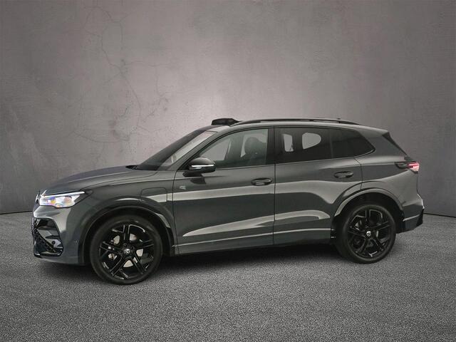 Volkswagen TIGUAN R-Line Business 1.5 TSI eHybrid 272pk DSG Automaat Trekhaak, Panoramadak, Lederen bekleding, Black Style, 360 camera, Achteruitrijcamera, LED matrix koplampen