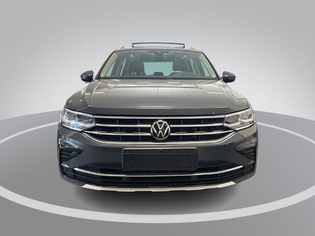 Volkswagen TIGUAN 1.4 TSI 245pk DSG eHybrid Life Business · Panoramadak · 360 Camera · Inklap. Trekhaak · Head-Up Display · Dodehoeksensor · Parkeer Assistent ·