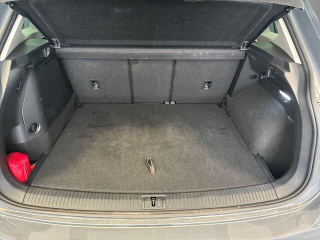 Volkswagen TIGUAN 1.4 TSI 245pk DSG eHybrid Life Business · Panoramadak · 360 Camera · Inklap. Trekhaak · Head-Up Display · Dodehoeksensor · Parkeer Assistent ·