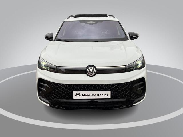 Volkswagen TIGUAN 1.5eTSI/150PK R-Line Blackstyle DSG · Panoramadak · Trekhaak · Apple/Android Car Play · Camera · Garantie t/m 30-09-2030 of 100000km.