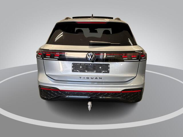 Volkswagen TIGUAN 1.5 eHybrid 204pk DSG R-Line Edition · Panoramadak · 360 Camera · Inklap. Trekhaak · Matrix LED · Stuur- & Stoelverwarming + Massage · Achterbank verwarmd · Garantie t/m 09-10-2030 of 100.000km