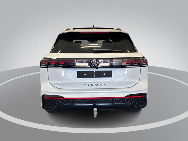 Volkswagen TIGUAN 1.5 eHybrid 272pk DSG R-Line Edition · Panoramadak · Harman Kardon · Wegklapbare Trekhaak · Leder · 360 Camera · Stoelventilatie · Massage · 20'' Inch · Garantie t/m 03-08-2030 of 100.000km