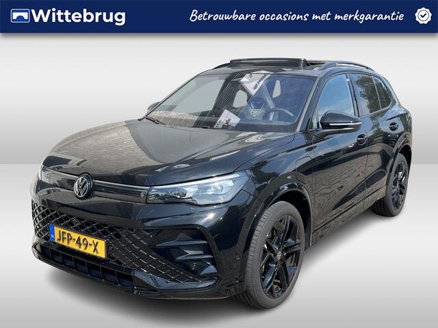 Volkswagen TIGUAN 1.5 eHybrid 2x R-Line / FABRIEKSGARANTIE TM 9-2029/ 272 PK/ PANO/ TREKHAAK/ 360 CAMERA/ HARMAN-KARDON/ BLACK STYLE/ ERGO ACTIVE/ HEAD-UP DISPLAY/ MATRIX/ DODE HOEK/ STOELVERWARM. V&A/ KEYLESS/ APP CONNECT/ 20"