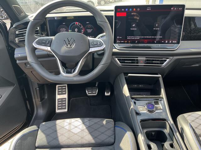 Volkswagen TIGUAN 1.5 eHybrid 2x R-Line / FABRIEKSGARANTIE TM 9-2029/ 272 PK/ PANO/ TREKHAAK/ 360 CAMERA/ HARMAN-KARDON/ BLACK STYLE/ ERGO ACTIVE/ HEAD-UP DISPLAY/ MATRIX/ DODE HOEK/ STOELVERWARM. V&A/ KEYLESS/ APP CONNECT/ 20"