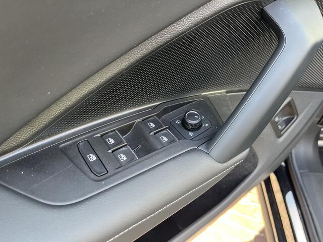 Volkswagen TIGUAN 1.5 eHybrid 2x R-Line / FABRIEKSGARANTIE TM 9-2029/ 272 PK/ PANO/ TREKHAAK/ 360 CAMERA/ HARMAN-KARDON/ BLACK STYLE/ ERGO ACTIVE/ HEAD-UP DISPLAY/ MATRIX/ DODE HOEK/ STOELVERWARM. V&A/ KEYLESS/ APP CONNECT/ 20"