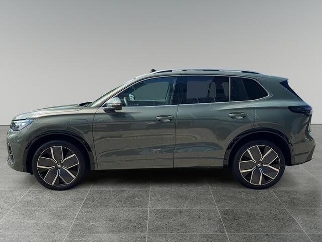 Volkswagen TIGUAN 1.5 272pk eHybrid R-Line Edition Panoramaschuif-kanteldak | Voorstoelen verwarmbaar | 360 graden camera 'Area View'