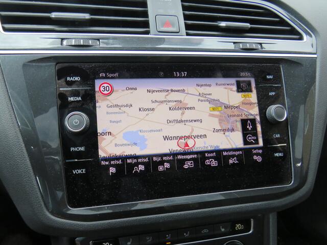 Volkswagen TIGUAN 1.5 TSI 150Pk DSG Highline Bns R-Line * Rijklaarprijs incl. garantie * Pano-Dak * Camera * Led * Electr. A-Klep * Keyless *
