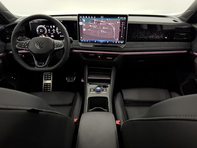Volkswagen TIGUAN 1.5 eHybrid R-Line Plug-in Panoramadak, 360 Camera, Trekhaak, Leder, Head-up display, Elektrische achterklep, Winterpakket, Memory stoelen, 2 jaar garantie