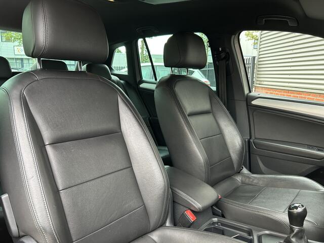 Volkswagen TIGUAN 1.5 TSI Comfortline Business | R-Line | Trekhaak | Leder bekleding | Carplay | LED |