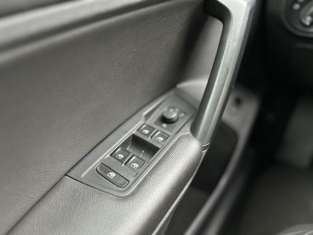 Volkswagen TIGUAN 1.5 TSI Comfortline Business | R-Line | Trekhaak | Leder bekleding | Carplay | LED |