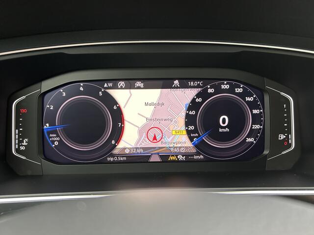 Volkswagen TIGUAN 1.5 TSI Comfortline Business | R-Line | Trekhaak | Leder bekleding | Carplay | LED |