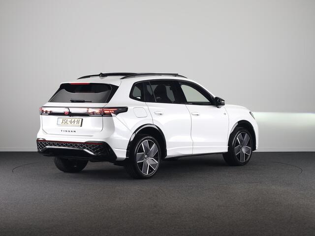 Volkswagen TIGUAN 1.5 eHybrid R-Line Edition 204PK | Automaat (DSG) | Black Style | Panoramadak | 20 Inch