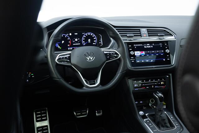 Volkswagen TIGUAN 1.5 TSI R-Line Business+ | Panorama dak | Trekhaak |