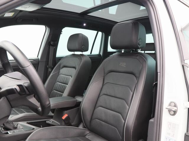 Volkswagen TIGUAN 1.4 TSi 245 Pk eHybrid R-Line Business+ | Stoelverwarming | Panoramadak | Adaptive Cruise | IQ Light | 360 Camera | CarPlay | 19 Inch | 53.647 Km !!