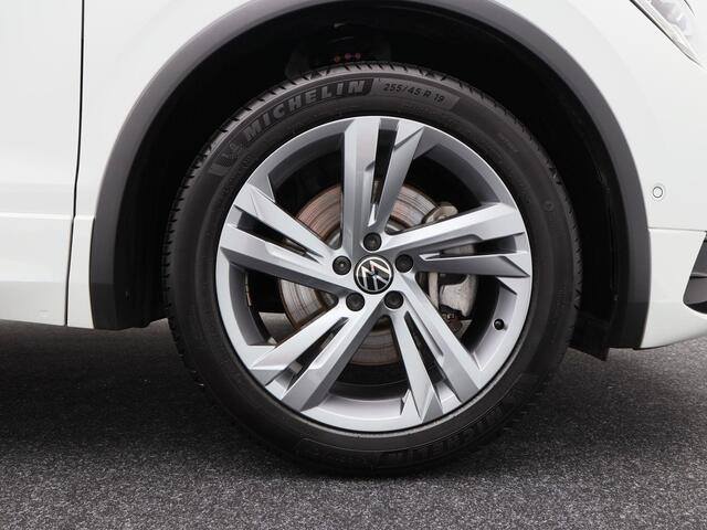 Volkswagen TIGUAN 1.4 TSi 245 Pk eHybrid R-Line Business+ | Stoelverwarming | Panoramadak | Adaptive Cruise | IQ Light | 360 Camera | CarPlay | 19 Inch | 53.647 Km !!