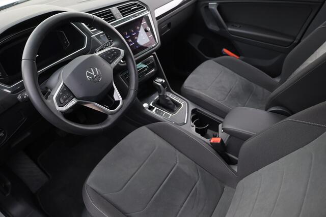 Volkswagen TIGUAN 1.5 TSI Elegance 150PK / 110kW DSG, NL auto, 1e eigenaar nieuw door ons geleverd, wegklapbare trekhaak, digital cockpit pro, Assistentie pakket (adaptieve cruise control (ACC), dodehoekdetectie (Side Assist)), LED Matrix (IQ.Lights), Winter pakket (verwar