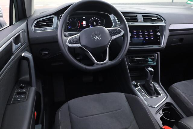 Volkswagen TIGUAN 1.5 TSI Elegance 150PK / 110kW DSG, NL auto, 1e eigenaar nieuw door ons geleverd, wegklapbare trekhaak, digital cockpit pro, Assistentie pakket (adaptieve cruise control (ACC), dodehoekdetectie (Side Assist)), LED Matrix (IQ.Lights), Winter pakket (verwar