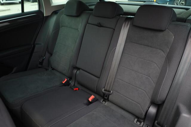 Volkswagen TIGUAN 1.5 TSI Elegance 150PK / 110kW DSG, NL auto, 1e eigenaar nieuw door ons geleverd, wegklapbare trekhaak, digital cockpit pro, Assistentie pakket (adaptieve cruise control (ACC), dodehoekdetectie (Side Assist)), LED Matrix (IQ.Lights), Winter pakket (verwar