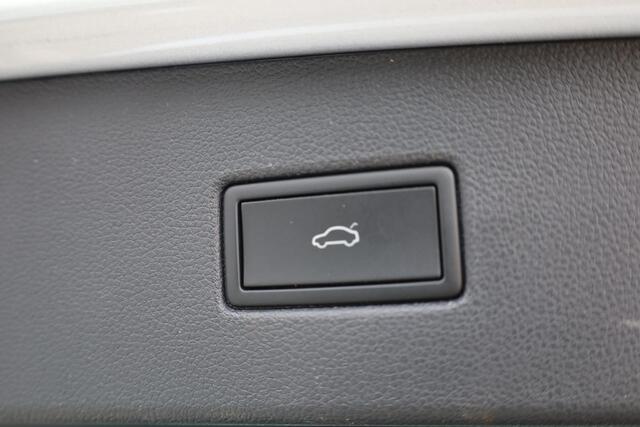 Volkswagen TIGUAN 1.5 TSI Elegance 150PK / 110kW DSG, NL auto, 1e eigenaar nieuw door ons geleverd, wegklapbare trekhaak, digital cockpit pro, Assistentie pakket (adaptieve cruise control (ACC), dodehoekdetectie (Side Assist)), LED Matrix (IQ.Lights), Winter pakket (verwar
