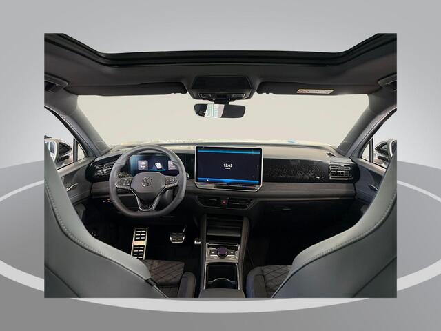 Volkswagen TIGUAN R-Line Edition 1.5 eHybrid 204 PK 6 versn. DSG · Black Style Pakket · Panoramaschuif-kanteldak · Trekhaak inklapbaar, met elektrische ontgrendeling, incl. aanhangermanoeuvreerhulp Trailer Assist · Prijs is inclusief inruilpremie ·