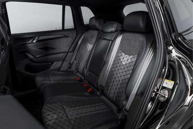 Volkswagen TIGUAN 1.5 eHybrid R-Line Edition 272 PK | Black Style | 15 inch Navi | Elek. Trekhaak | IQ Light | S/K-Panodak | Dig. Cockpit | Adapt. Cruise | Stoel-+Stuurverw. | 360 Camera | NAV + App. Connect | ECC | Elek. Klep | LM 20" | 4535