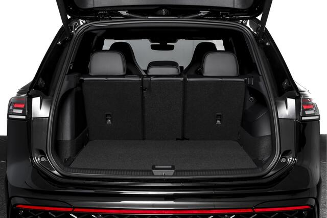 Volkswagen TIGUAN 1.5 eHybrid R-Line Edition 272 PK | Black Style | 15 inch Navi | Elek. Trekhaak | IQ Light | S/K-Panodak | Dig. Cockpit | Adapt. Cruise | Stoel-+Stuurverw. | 360 Camera | NAV + App. Connect | ECC | Elek. Klep | LM 20" | 4535