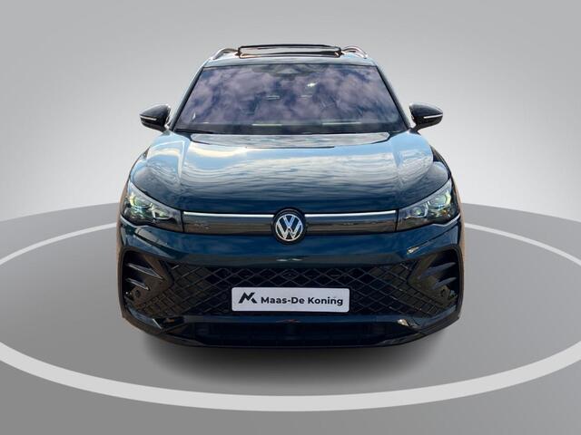 Volkswagen TIGUAN 1.5 eHybrid 150KW/204PK R-Line Blackstyle · Panoramadak · Trekhaak · Apple/Android Car Play · 360° Camera · Garantie t/m 14-10-2030 of 100000km.