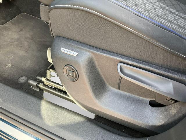 Volkswagen TIGUAN 1.5 eHybrid 150KW/204PK R-Line Blackstyle · Panoramadak · Trekhaak · Apple/Android Car Play · 360° Camera · Garantie t/m 14-10-2030 of 100000km.