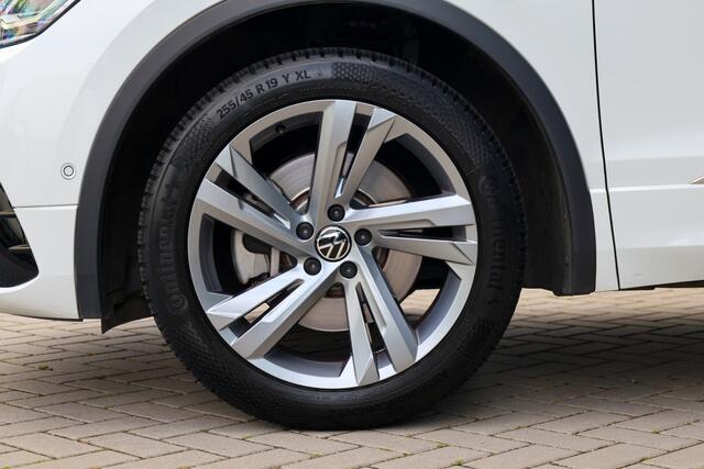 Volkswagen TIGUAN 1.4 TSI eHybrid R-Line Business | BTW | PANORAMADAK | IQ-LIGHT | KEYLESS | ACC | ELEK KOFFERKLEP |