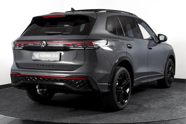 Volkswagen TIGUAN 1.5 eHybrid R-Line Edition 272 PK | Black Style | 15 inch Navi | Elek. Trekhaak | IQ Light | S/K-Panodak | Dig. Cockpit | Adapt. Cruise | Stoel-+Stuurverw. | 360 Camera | NAV + App. Connect | ECC | Elek. Klep | LM 20" | 4535