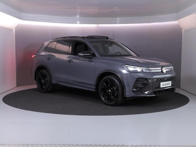 Volkswagen TIGUAN 1.5 eHybrid R-Line Edition 204 pk Automaat (DSG) | Verlengde garantie | Navigatie | Panoramadak | Trekhaak (wegklapbaar) | Parkeersensoren (Park assist) | Rondomzicht camera | Black Style pakket | R-Line |