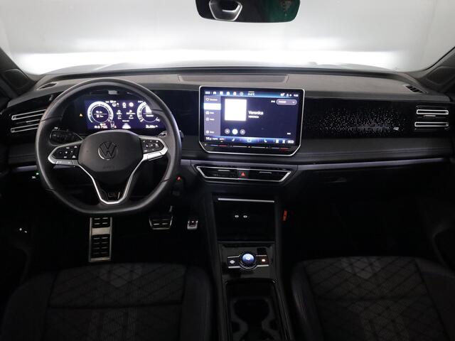 Volkswagen TIGUAN 1.5 eHybrid R-Line Edition 204 pk Automaat (DSG) | Verlengde garantie | Navigatie | Panoramadak | Trekhaak (wegklapbaar) | Parkeersensoren (Park assist) | Rondomzicht camera | Black Style pakket | R-Line |
