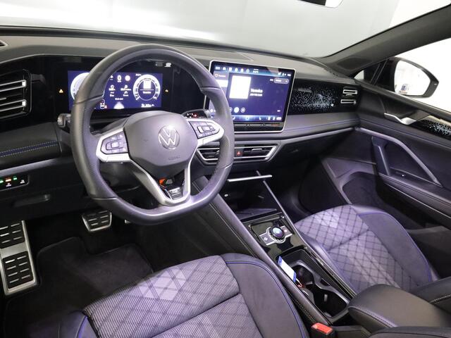 Volkswagen TIGUAN 1.5 eHybrid R-Line Edition 204 pk Automaat (DSG) | Verlengde garantie | Navigatie | Panoramadak | Trekhaak (wegklapbaar) | Parkeersensoren (Park assist) | Rondomzicht camera | Black Style pakket | R-Line |