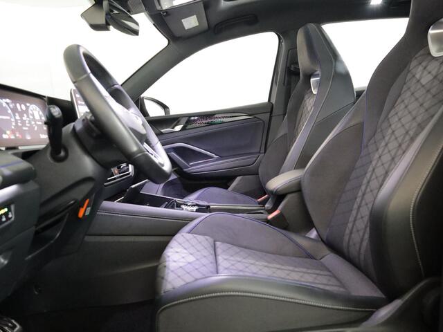 Volkswagen TIGUAN 1.5 eHybrid R-Line Edition 204 pk Automaat (DSG) | Verlengde garantie | Navigatie | Panoramadak | Trekhaak (wegklapbaar) | Parkeersensoren (Park assist) | Rondomzicht camera | Black Style pakket | R-Line |