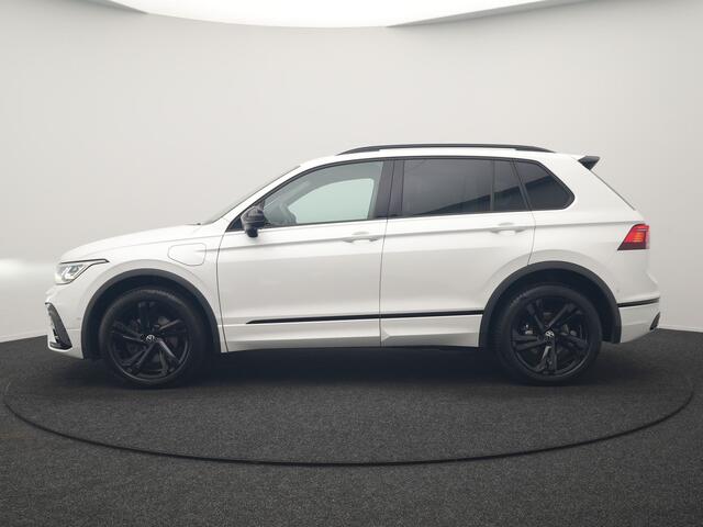 Volkswagen TIGUAN 1.4 TSI eHybrid R-Line PHEV 245pk Dealer O.H | Adaptive Cruise | Head Up | Camera | IQ Light | Sportstoelen Verwarmd | Apple Carplay | Keyless | BLIS | Navigatie | Virtual | DAB | 19"L.M | Plug In Hybrid |