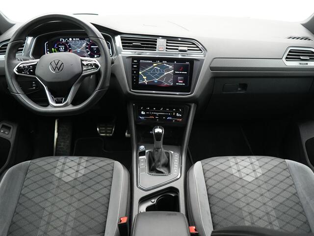 Volkswagen TIGUAN 1.4 TSI eHybrid R-Line PHEV 245pk Dealer O.H | Adaptive Cruise | Head Up | Camera | IQ Light | Sportstoelen Verwarmd | Apple Carplay | Keyless | BLIS | Navigatie | Virtual | DAB | 19"L.M | Plug In Hybrid |