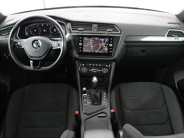 Volkswagen TIGUAN Allspace 1.5 TSI Comfortline Business R-Line 7p. | Adaptive cruise | Virtual Dashboard | Carplay | Sfeerverlichting | Full LED | Climate control | Camera | Park assist | Navigatie |